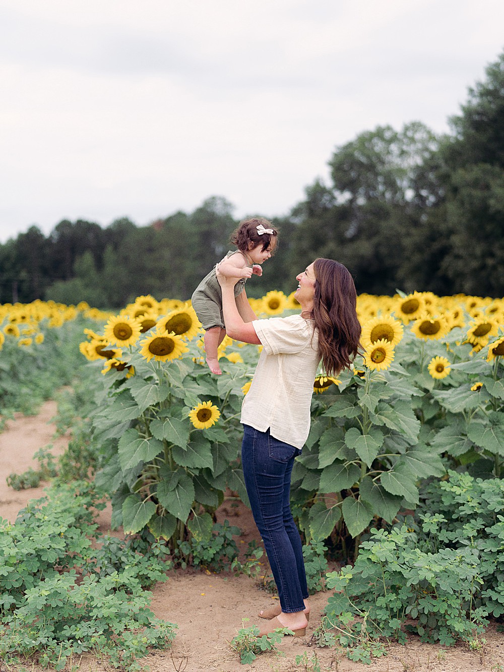 Family photos at Gregg Farms' sunflower field in Concord, Georgia